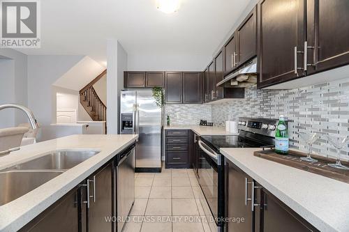 34 Davenfield Circle, Brampton, ON - Indoor Photo Showing Kitchen With Double Sink With Upgraded Kitchen