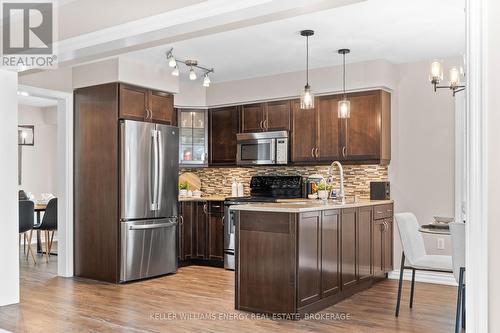 999 Grandlea Court, Oshawa (Pinecrest), ON - Indoor Photo Showing Kitchen With Stainless Steel Kitchen