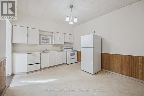 35 Stewart Place, Peterborough (Downtown), ON - Indoor Photo Showing Kitchen