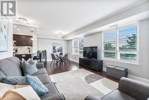 414 - 676 Sheppard Avenue E, Toronto, ON - Indoor Photo Showing Living Room