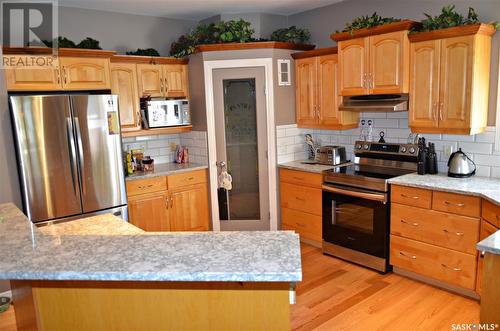 134 Beechmont Crescent, Saskatoon, SK - Indoor Photo Showing Kitchen With Stainless Steel Kitchen