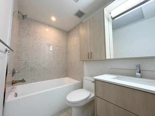 60X 13858 108 Avenue, Surrey, BC - Indoor Photo Showing Bathroom