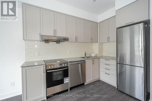 633W - 268 Buchanan Drive, Markham, ON - Indoor Photo Showing Kitchen