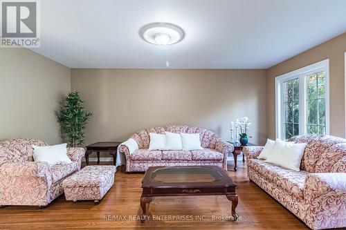 37 Hill Top Trail, Whitchurch-Stouffville, ON - Indoor Photo Showing Living Room