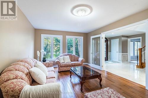 37 Hill Top Trail, Whitchurch-Stouffville, ON - Indoor Photo Showing Living Room