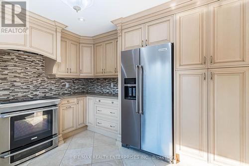 37 Hill Top Trail, Whitchurch-Stouffville, ON - Indoor Photo Showing Kitchen