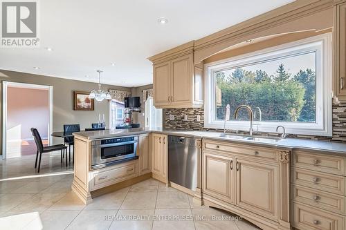 37 Hill Top Trail, Whitchurch-Stouffville, ON - Indoor Photo Showing Kitchen With Double Sink