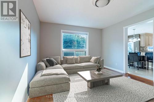 37 Hill Top Trail, Whitchurch-Stouffville, ON - Indoor Photo Showing Living Room