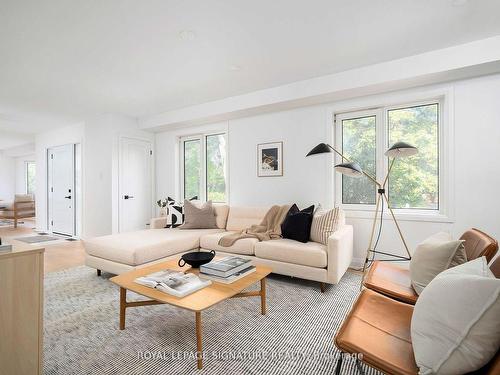 3 Cassidy Pl, Toronto, ON - Indoor Photo Showing Living Room