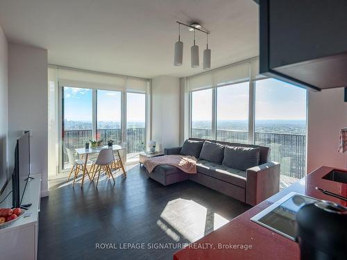 3802-8 Eglinton Ave E, Toronto, ON - Indoor Photo Showing Living Room