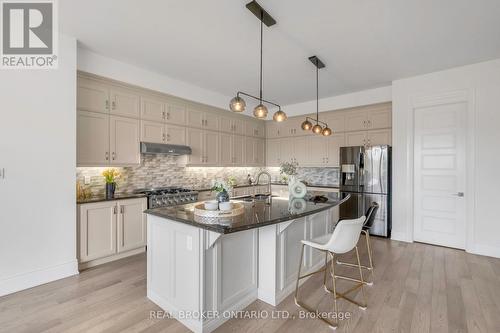 18 Ridgepoint Road, Vaughan, ON - Indoor Photo Showing Kitchen With Upgraded Kitchen