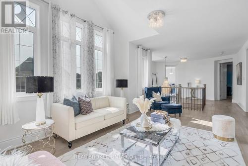 18 Ridgepoint Road, Vaughan, ON - Indoor Photo Showing Living Room