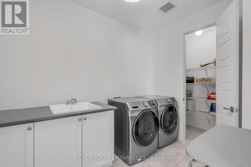 18 Ridgepoint Road, Vaughan, ON - Indoor Photo Showing Laundry Room