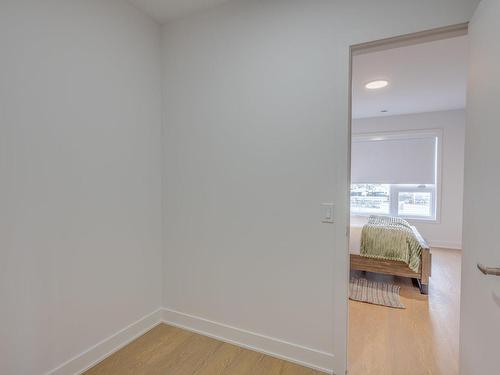 Master bedroom - 200-630 Rue Du Ruisseau, Mont-Tremblant, QC - Indoor Photo Showing Bedroom