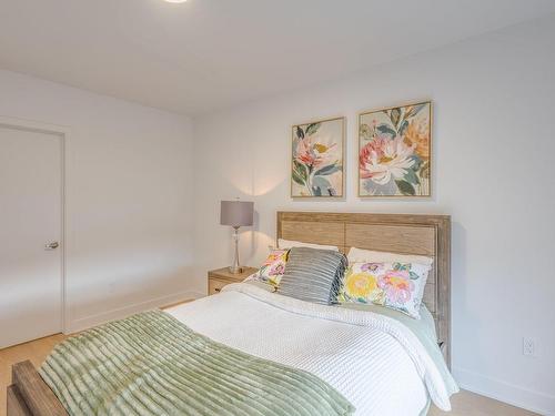 Master bedroom - 5-630 Rue Du Ruisseau, Mont-Tremblant, QC - Indoor Photo Showing Bedroom