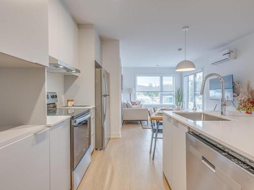 Kitchen - 200-630 Rue Du Ruisseau, Mont-Tremblant, QC - Indoor Photo Showing Kitchen With Upgraded Kitchen