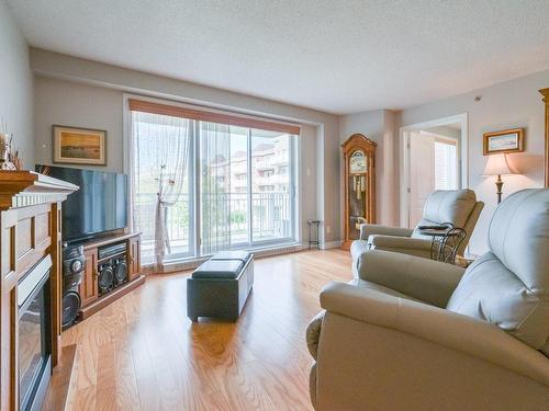 Salon - 218-1945 Rue Adoncour, Longueuil (Le Vieux-Longueuil), QC - Indoor Photo Showing Living Room