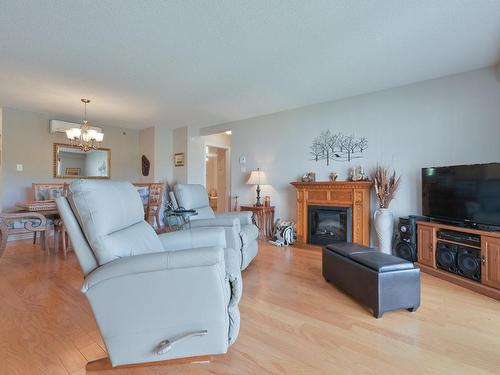 Salon - 218-1945 Rue Adoncour, Longueuil (Le Vieux-Longueuil), QC - Indoor Photo Showing Living Room With Fireplace