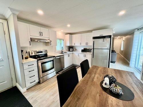 Cuisine - 13-750 Rg Du Coteau, Saint-Jacques-Le-Mineur, QC - Indoor Photo Showing Kitchen