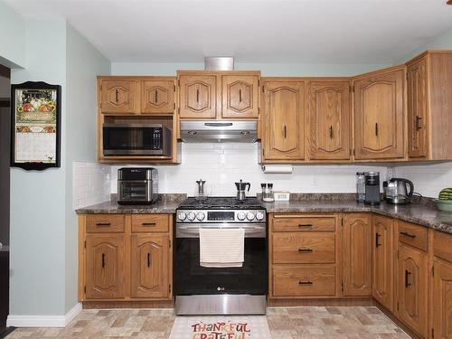 2105 Victoria Avenue E, Thunder Bay, ON - Indoor Photo Showing Kitchen