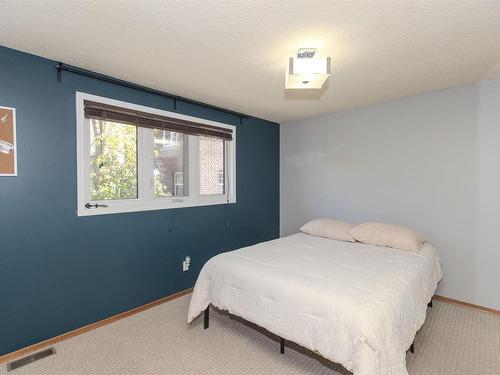 2105 Victoria Avenue E, Thunder Bay, ON - Indoor Photo Showing Bedroom