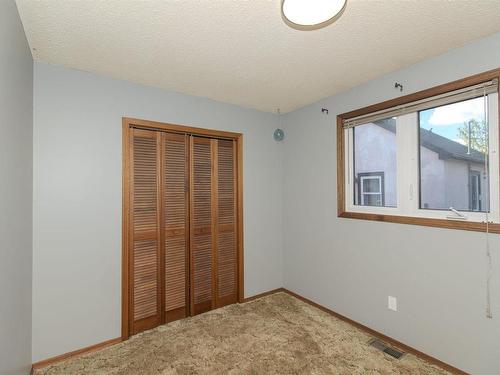 2105 Victoria Avenue E, Thunder Bay, ON - Indoor Photo Showing Other Room