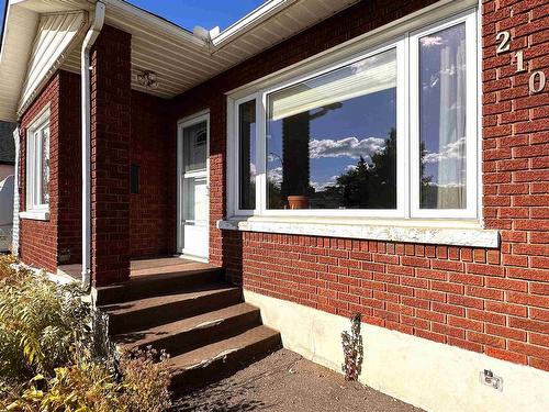 2105 Victoria Avenue E, Thunder Bay, ON - Outdoor