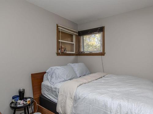 2105 Victoria Avenue E, Thunder Bay, ON - Indoor Photo Showing Bedroom