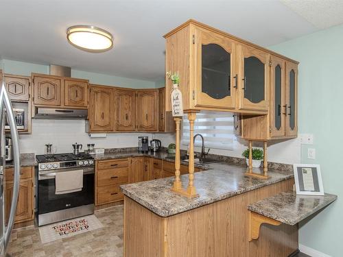 2105 Victoria Avenue E, Thunder Bay, ON - Indoor Photo Showing Kitchen With Double Sink