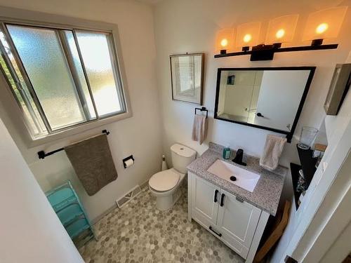 63 Clarkson Street S, Thunder Bay, ON - Indoor Photo Showing Bathroom