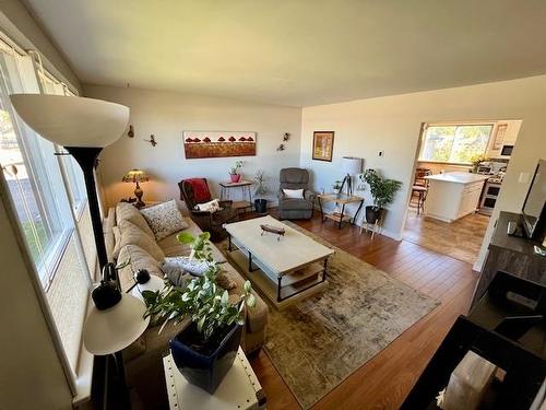 63 Clarkson Street S, Thunder Bay, ON - Indoor Photo Showing Living Room