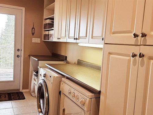 661 Grann Drive, Thunder Bay, ON - Indoor Photo Showing Laundry Room