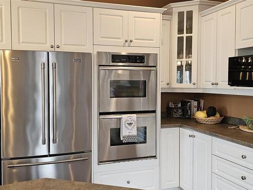 661 Grann Drive, Thunder Bay, ON - Indoor Photo Showing Kitchen