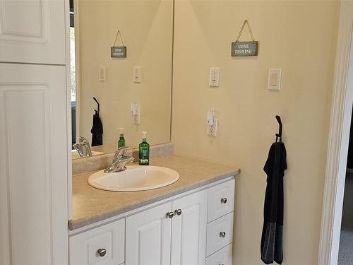 661 Grann Drive, Thunder Bay, ON - Indoor Photo Showing Bathroom