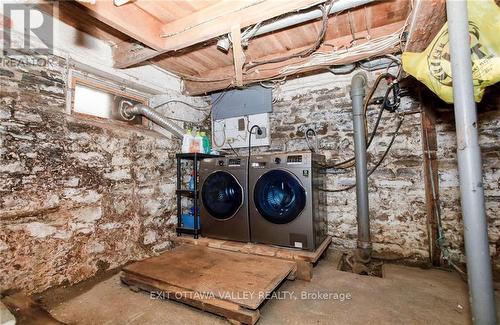 468 Moffat Street, Pembroke, ON - Indoor Photo Showing Laundry Room