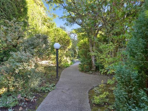 1-3981 Saanich Rd, Saanich, BC 