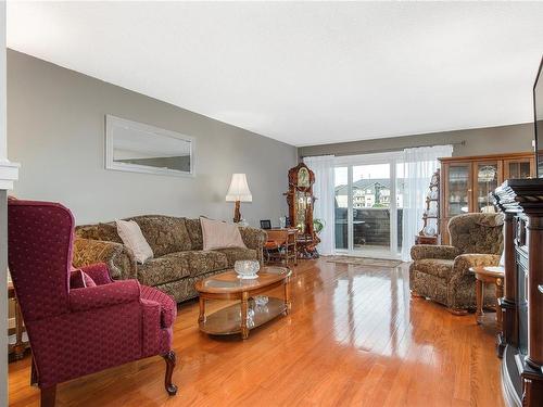 109-2740 Island Hwy South, Campbell River, BC - Indoor Photo Showing Living Room