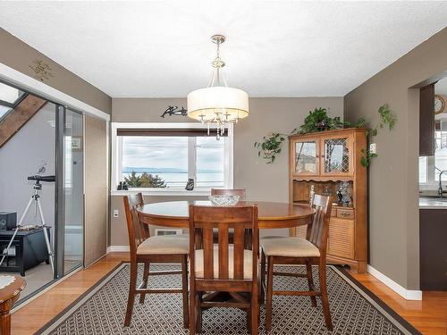 109-2740 Island Hwy South, Campbell River, BC - Indoor Photo Showing Dining Room