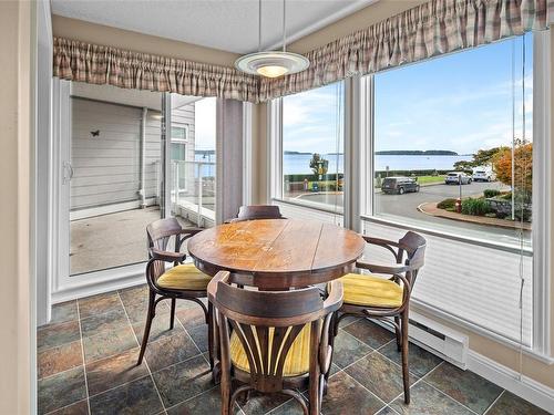 210-2550 Bevan Ave, Sidney, BC - Indoor Photo Showing Dining Room