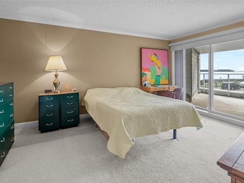 210-2550 Bevan Ave, Sidney, BC - Indoor Photo Showing Bedroom