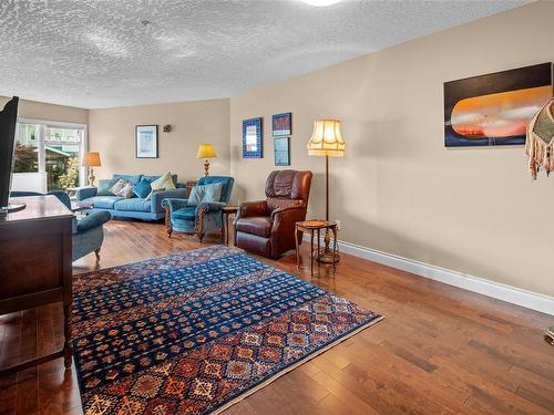 210-2550 Bevan Ave, Sidney, BC - Indoor Photo Showing Living Room