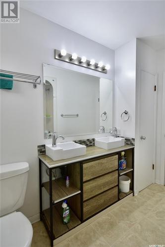 32 Stewart Avenue, Saskatoon, SK - Indoor Photo Showing Bathroom