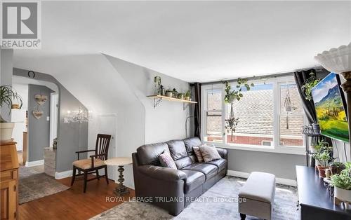 28 Beattie Avenue, London, ON - Indoor Photo Showing Living Room