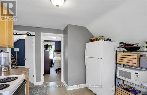 28 Beattie Avenue, London, ON - Indoor Photo Showing Kitchen