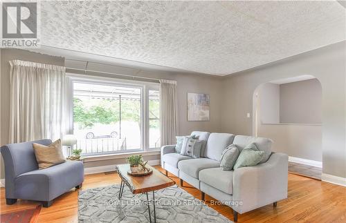 28 Beattie Avenue, London, ON - Indoor Photo Showing Living Room