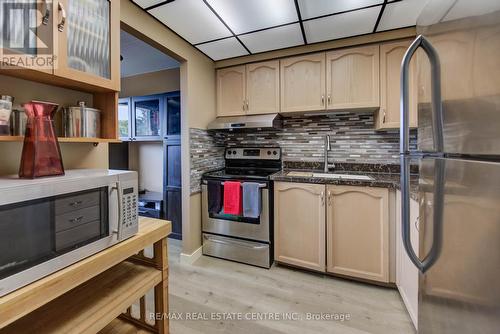 410 - 88 Tollgate Road, Brantford, ON - Indoor Photo Showing Kitchen With Stainless Steel Kitchen