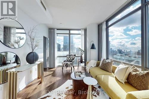 3203 - 38 Grenville Street, Toronto, ON - Indoor Photo Showing Living Room