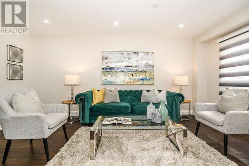 21 Mandy Court, Whitby, ON - Indoor Photo Showing Living Room