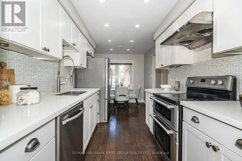 21 Mandy Court, Whitby, ON - Indoor Photo Showing Kitchen With Stainless Steel Kitchen With Upgraded Kitchen