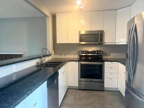 100 Glenview Crescent, Princeton, BC - Indoor Photo Showing Kitchen With Double Sink